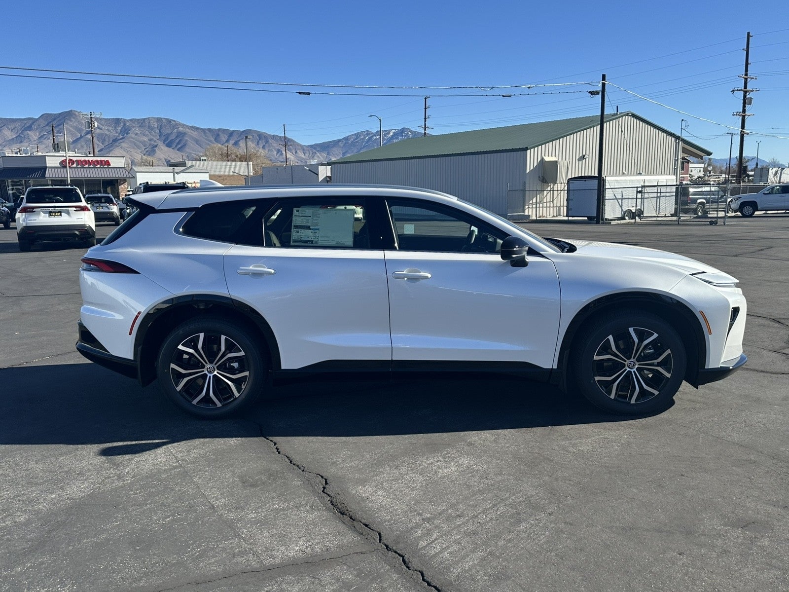 2025 Toyota Toyota Crown Signia XLE