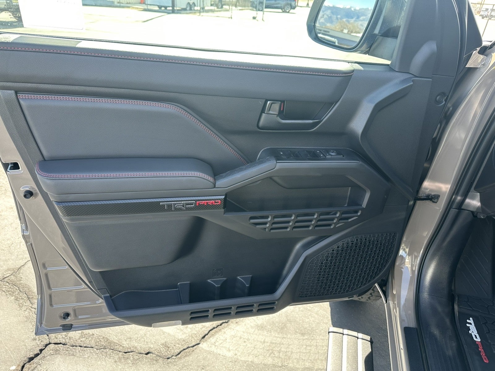 2025 Toyota Tacoma TRD Pro - Photo 10